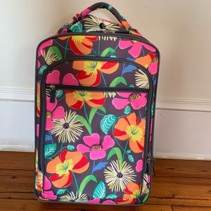 Vera Bradley rolling travel bag very cute pattern perfect for traveling